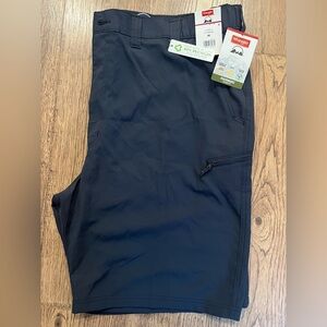 Mens Wrangler 10" Inseam Performance Zip Cargo Shorts Size 46 NWT Relaxed Fit